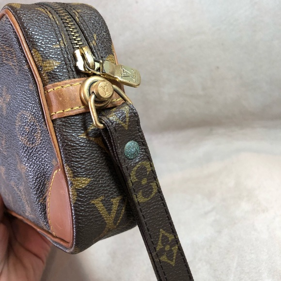 SOLD on M! Auth Louis Vuitton Clutch!! - Picture 4 of 7